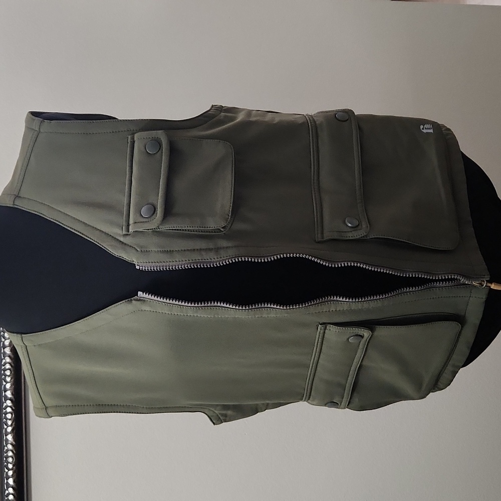 Green utility cargo pocket vest